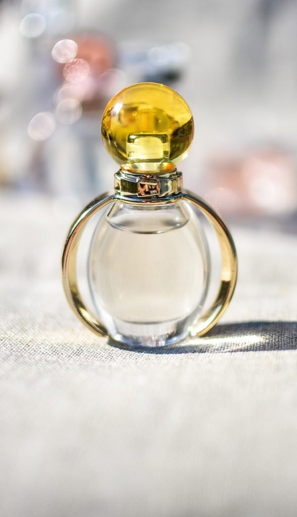 bottle, perfume, perfume bottle, glass, scent, aroma, smell, fragrance, spray, luxury, liquid, aromatic, cologne, scented, perfume, perfume, perfume, perfume, perfume, perfume bottle